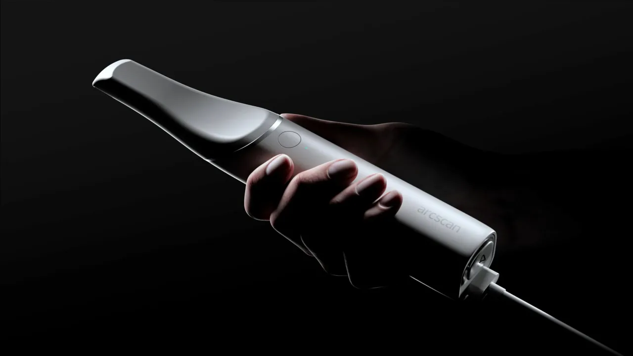 Hand holding the Arcscan scanner in the dark, Arcreal product render